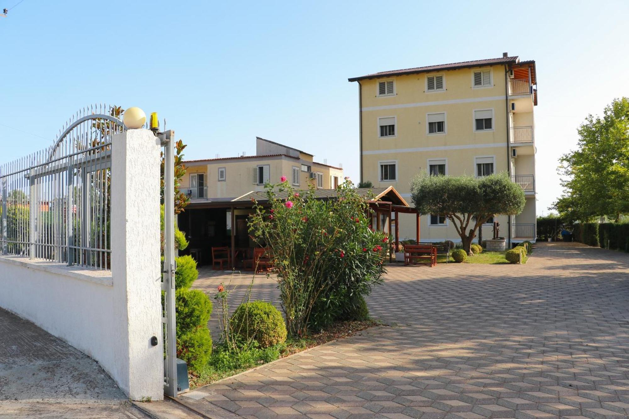 Hotel As Baks-Rrjoll Shkodër 外观 照片
